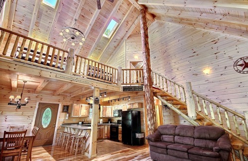 Logan Cabin | Timber Ridge Lodge - 5-BR, w/King Suite - Hocking