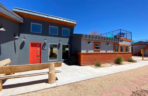 Kanab House | Timber & Tin G 2Bed 2Bath w Pool & Rooftop Deck