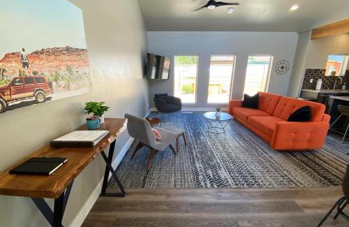 Kanab House | Timber & Tin G 2Bed 2Bath w Pool & Rooftop Deck