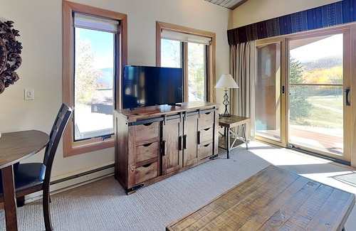 Snowmass Village Apartment | 🌲Timberline 318 Studio Deluxe ~ Hot Tub~Pool~WiFi~Ski-in/out~Local Shuttle🌲