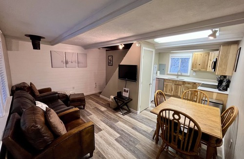 Packwood Cabin | Timberline cabin close to Mt. Rainer and White Pass, WiFi, Netflix, AC