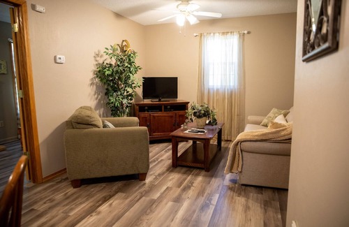 Old Washington Cottage | Timberline Cabins - Dogwood Cottage - Hot Tub, Fireplace