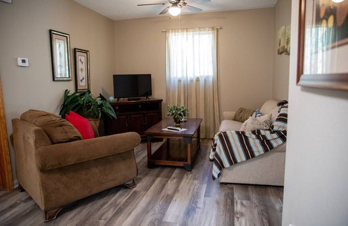 Old Washington Cottage | Timberline Cabins - The Pinewood Cottage - Hot tub, Fireplace, Pets