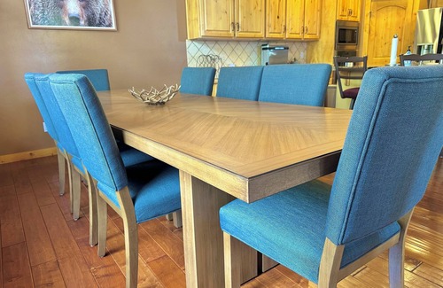 Iron Springs Cabin | Timberline Retreat 12 Guests, 7 Beds, 4 Bath, Pool Table and Outdoor Entert