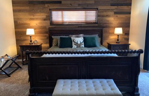 Big Bear Lake Villa | TimberWood Cabin- 3 Bdr - 2 Bth - Big Game room - Prime Location in Big Bear Lake