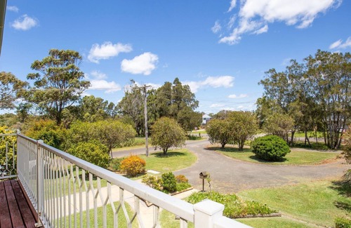Culburra Beach House | Time and Tide - Pet Friendly - 1 Min Walk to Beach