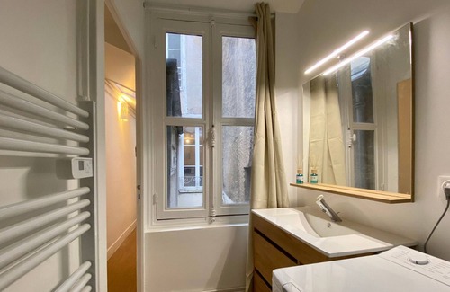 Nevers Apartment | Time for a break