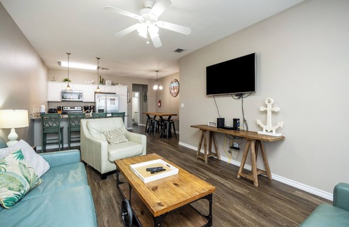 Corpus Christi House | Time to Make Waves: Spacious Townhouse Steps from the Beach is Ready For You