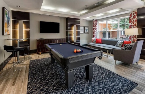 Eisenhower East Apartment | Time to Relax/Cozy Old Town LOFT