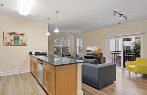 Old Town Alexandria Apartment | Time to Relax | Location | Old Town | 2 Bedrooms