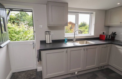 Warton Cottage | TIMEKEEPER'S COTTAGE, pet friendly, with open fire in Carnforth