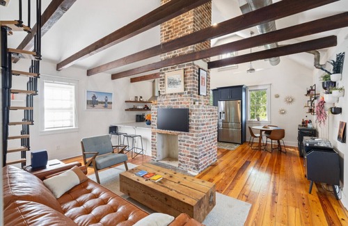 Downtown Charleston Apartment | Timeless 2 BR Home | Heart of Charleston