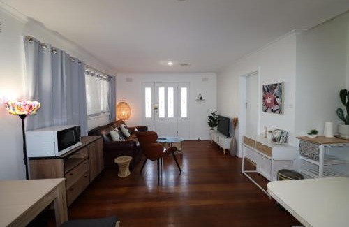 Heathmont Apartment | Timeless Allure near Ringwood