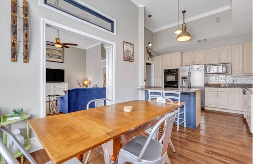 Historic District - North Apartment | Timeless Apt-Downtown Savannah-Sleeps 4