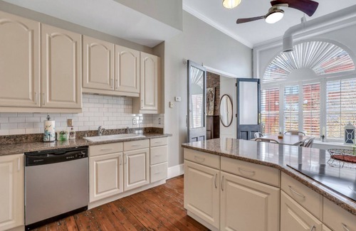 Historic District - North Apartment | Timeless Apt-Downtown Savannah-Sleeps 4