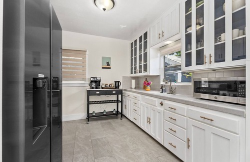 Alamitos Beach House | Timeless Charm by the Coast – Vintage Beach Bungalow