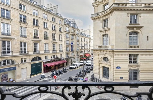 Vivienne Apartment | Timeless Elegance:Classic Parisian Architecture Meets Modern Luxury-Palais Royal
