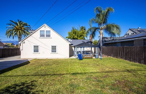 Walnut Valley House | Timeless Elegance + Prime Location
