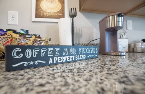 Clarksville Condo | Timeless Escape – Modern Comfort Near Nashville Free Wi-Fi and Parking