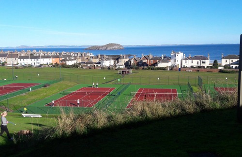North Berwick Apartment | Timeless holiday apartment with special atmosphere overlooking beach