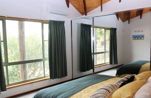 Boomerang Beach House | Timeless house with heated spa pool, walk to beaches.