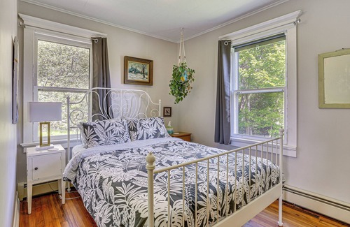 Jeffersonville House | Timeless Jeffersonville Home w/ Private Hot Tub