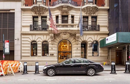 Midtown House | Timeless New York Stay —Walk to Broadway, Times Square & More 1-bedroom building