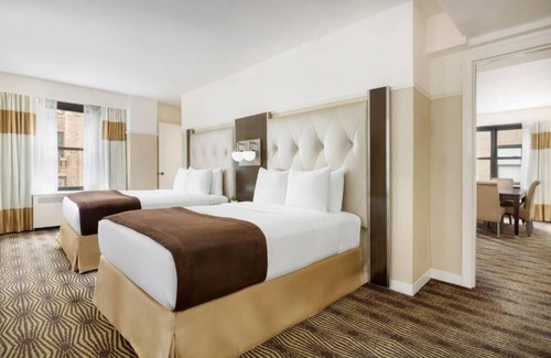 Garment District Hotel | Timeless NYC Charm in a Centrally Located Art Deco Hotel Room