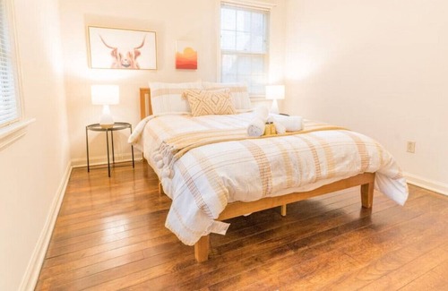 Clintonville Apartment | Timeless Tulane 1Bed 1 Bath Apt. Mins 2 High