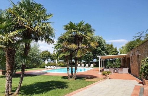 Puliciano House | Timeless Tuscan Holiday Stay