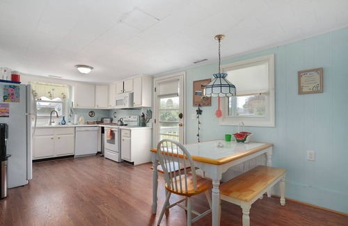 Chincoteague Cottage | Timeout - Lovingly renovated cottage close to Downtown!