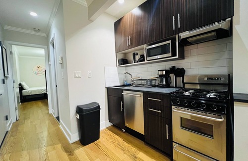 Hell's Kitchen Apartment | Times Square Luxe: 5 Beds with Washer/Dryer