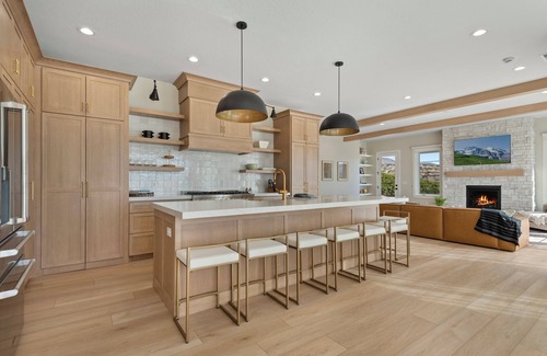 Heber House | TimpView Terrace, 5BR 4.5BA, Hot Tub, Decks, Incredible Views, Gym, Close to Deer Valley