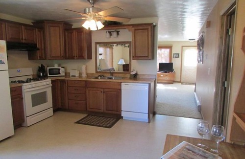 Hill City Cabin | Tin Mill Cottage on a quiet wooded lot, walking distance to downtown!