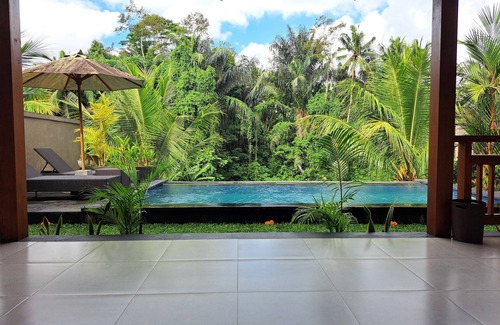 Sambahan Villa | tinggalkan kebisingan dan nikmati ketenangan alam.
