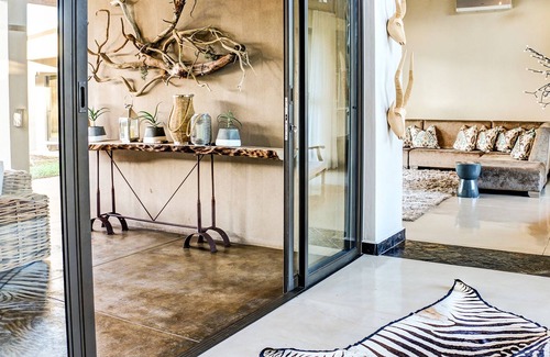 Hoedspruit House | Tinghala Luxury Holiday Accommodation