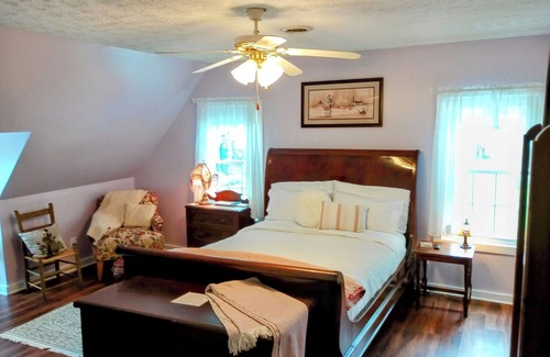 Roan Mountain Other | Tinker Valley Farmhouse – Fall Colors, Farm Animals & Quiet Country Comfort