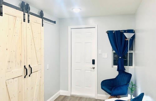 Lake Worth House | Tiny Apt 6 miles from PBI Airport w/free wifi & parking/ Full Bed