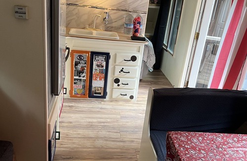 Soquel Apartment | Tiny Art House in the Santa Cruz Mountains