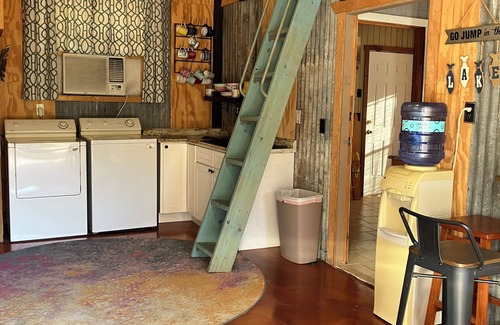 Lakehills Cabin | Tiny cabin/guest house with hot tub and pool surrounded by nature