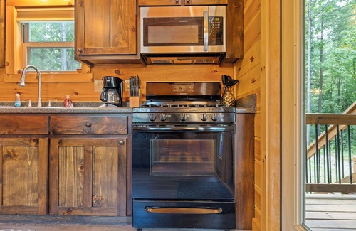 Elberton Cabin | Tiny Cabin on 23 Private Lake Front Acres