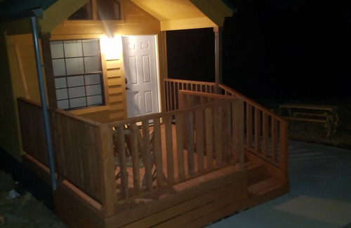 Tulsa Cabin | Tiny Cabin with Private Hot Tub on Acres