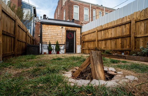 Gravois Park Apartment | Tiny Cottage - Big Loft