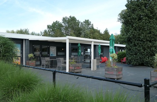 Dordtse Biesbosch House | Tiny Cottage Hottub 2+2 by Interhome