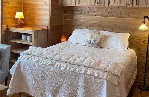 Carbon Hill Cottage | Tiny cozy Cottage in Hocking Hills Ohio Area