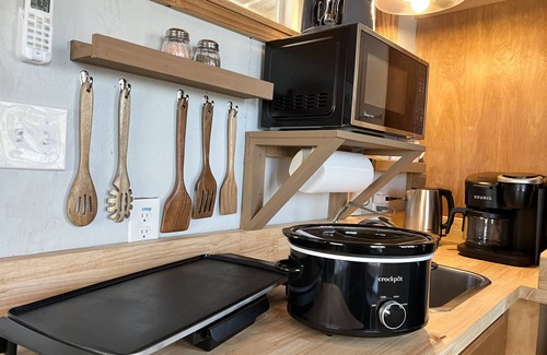 Mentone Cabin | Tiny Cub House | Mentone | 1.7 Acres | Fast Wi-Fi | Dog Friendly | BBQ | FirePit