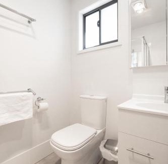 Clayfield Apartment | Tiny Home 1BD, 1BA in Clayfield, Near Brisbane CBD M2