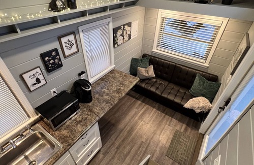Sevierville House | Tiny home, fast wifi hot tub
