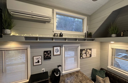 Sevierville House | Tiny home, fast wifi hot tub