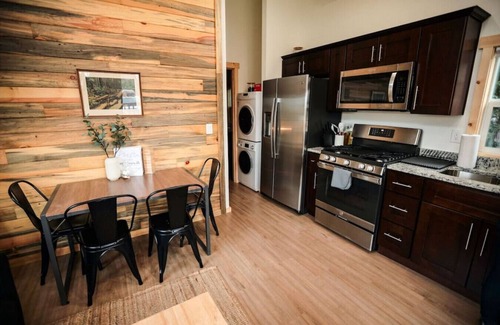 Forks House | Tiny home in the heart of Forks w/starlink & yard